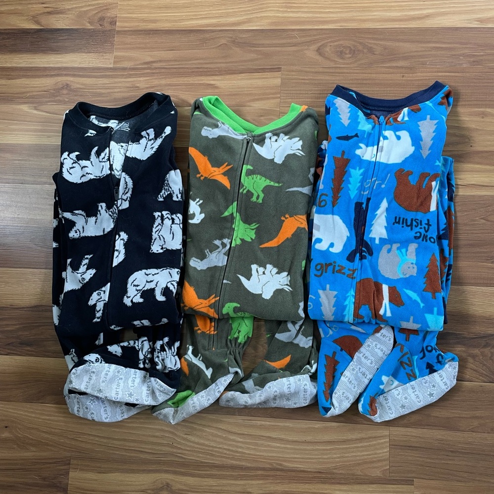 Carter’s size 6 footed pajamas